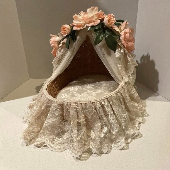 VTG 90s Handmade OAK Shabby Chic Cottagecore Wicker & White Lace Doll Bassinet - Picture 5 of 16